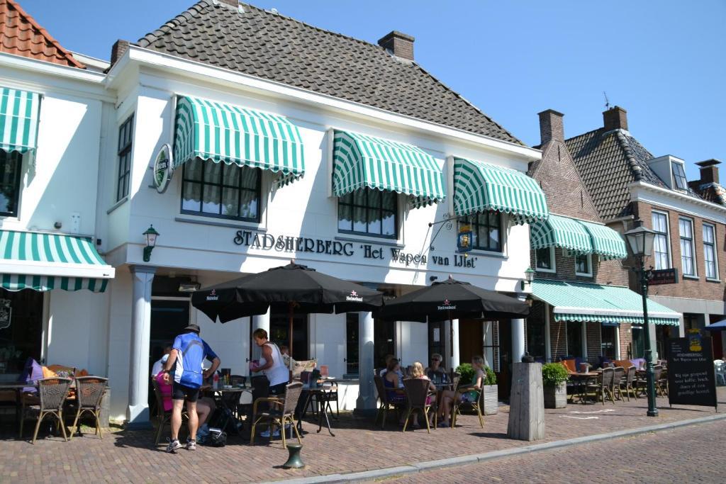Stadsherberg 'Het Wapen Van Ijlst' Exterior foto